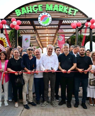 Kepez Belediyesi Bahçe Market'i Dokumapark'ta açtı