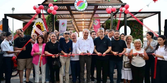 Kepez Belediyesi Bahçe Market'i Dokumapark'ta açtı