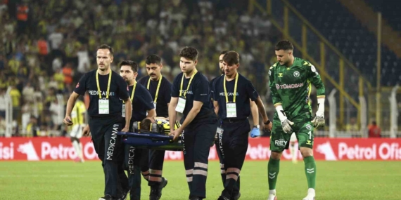 Kerem Aktürkoğlu, Konyaspor maçında sedyeyle sahayı terk etti