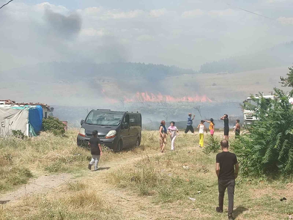 Keşan'da çıkan yangında bir ev tamamen yandı