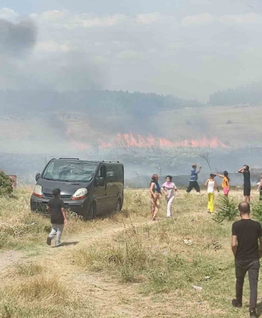 Keşan'da çıkan yangında bir ev tamamen yandı