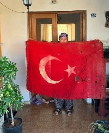 Kıbrıs Barış Harekatı'ndan kalan Türk bayrağı restore ediliyor