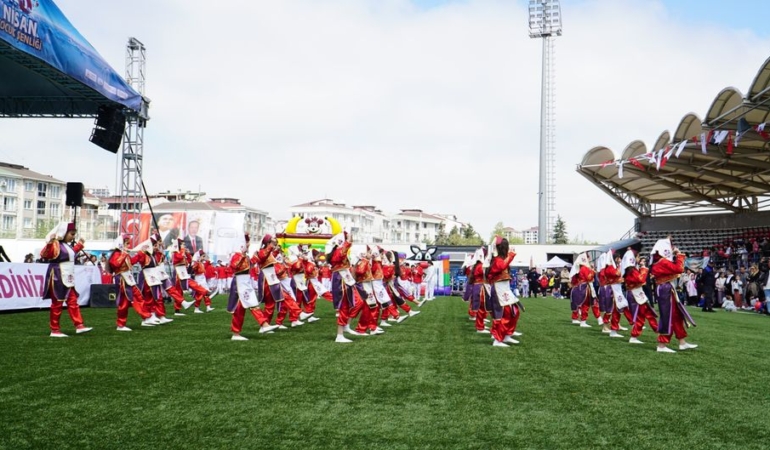 Kınık Festivali'nde 500 kadına KADES eğitimi verildi