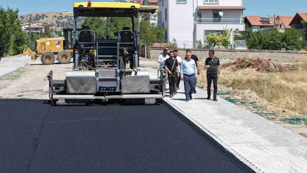 Kırıkkale Belediyesi Osmangazi Mahallesi'nde yol yenileme çalışmaları başlattı