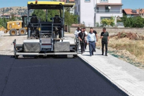 Kırıkkale Belediyesi Osmangazi Mahallesi'nde yol yenileme çalışmaları başlattı
