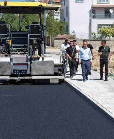 Kırıkkale Belediyesi Osmangazi Mahallesi'nde yol yenileme çalışmaları başlattı