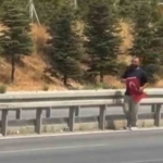 Kırıkkale'de Türk bayrağını yerden alan vatandaş dikkat çekti