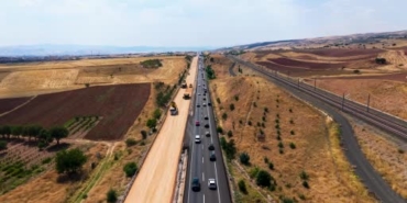 Kırıkkale'de kamyonet ile hafif ticari araç çarpıştı, 5 yaralı