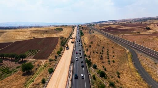 Kırıkkale'de kamyonet ile hafif ticari araç çarpıştı, 5 yaralı