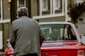 Kırklareli'de otomobil evin bahçesine uçtu, sürücü yaralandı