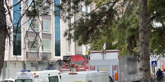 Kırşehir'de kamyon dorsesinin altında kalan market çalışanı öldü