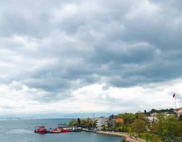 Kocaeli sahillerinden 10 ton atık toplandı