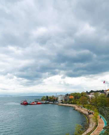 Kocaeli sahillerinden 10 ton atık toplandı