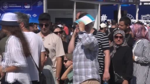 Kocaeli'de TEKNOFEST Mavi Vatan, Sıcak Havaya Rağmen Ziyaretçi Akınına Uğruyor