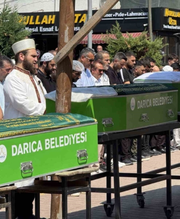 Kocaeli'de denizde ölü bulunan 3 kardeş toprağa verildi