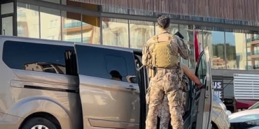 Kocaeli'de kaçmaya çalışan şüpheli merdivenlerden düştü