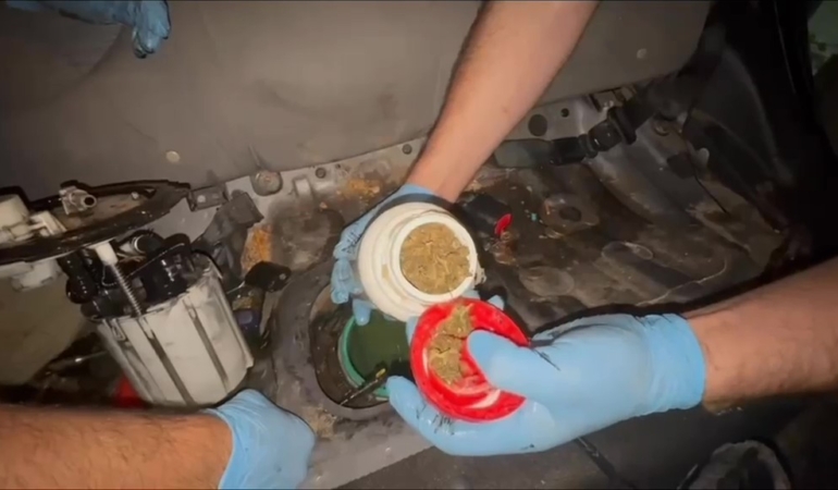 Kocaeli'de otomobilde 6,5 kilogram esrar ele geçirildi