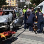 Konya'da kontrolden çıkan otomobil yayaya çarptı, 2 yaralı