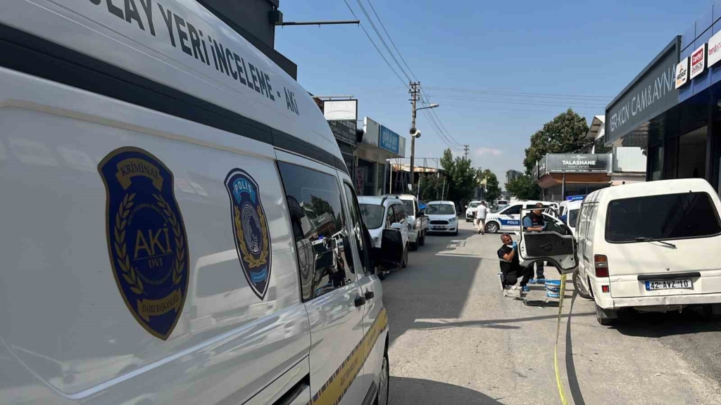 Konya'da lüks otomobille 1 milyon liralık soygun gerçekleştirildi