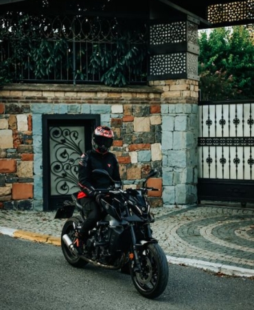 Konya'da otomobilin çarptığı motosiklet sürücüsü ağır yaralandı