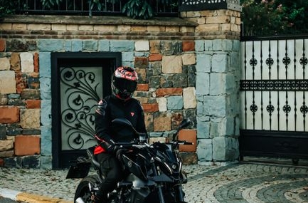 Konya'da otomobilin çarptığı motosiklet sürücüsü ağır yaralandı