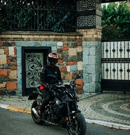 Konya'da otomobilin çarptığı motosiklet sürücüsü ağır yaralandı