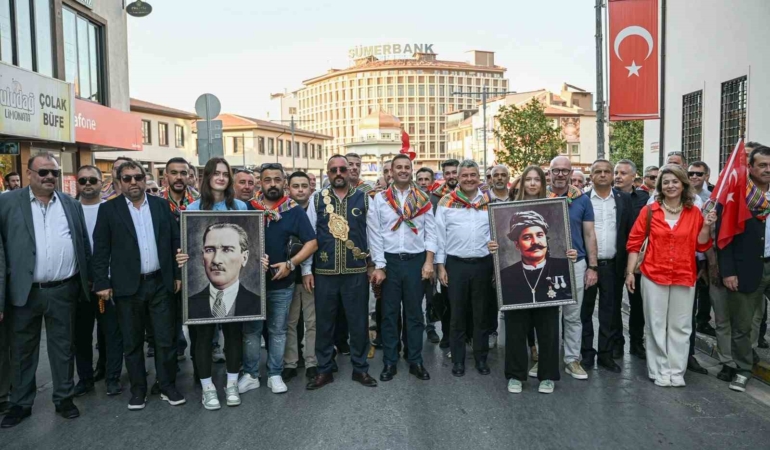 Kurtdereli Mehmet Pehlivan Yağlı Güreşleri'nin İlk Günü Kortejle Tamamlandı