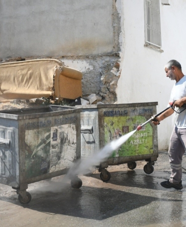 Kuşadası'nda Temizlik Seferberliği Hız Kazandı