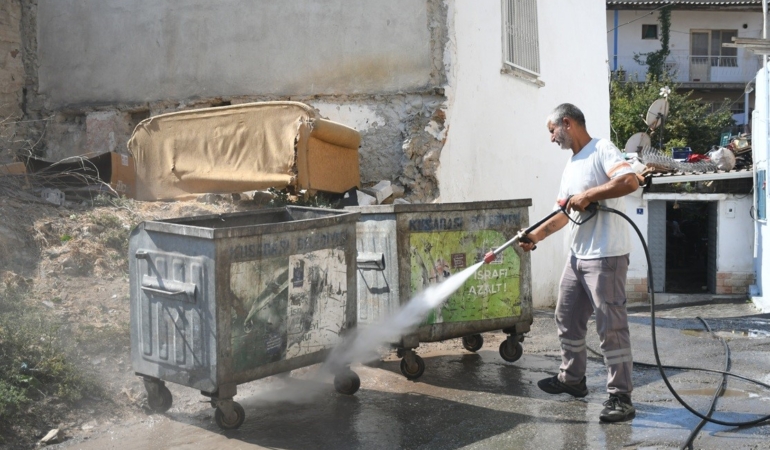 Kuşadası'nda Temizlik Seferberliği Hız Kazandı