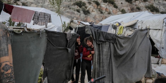 Kuşadası'nda ihtiyaç sahibi çocuklara süt yardımı