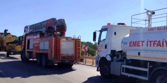 Kütahya Emet'te biçerdöver yangını hızlıca kontrol altına alındı