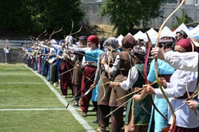 Kütahya'da 490 sporcu geleneksel okçuluk şampiyonasında yarışıyor