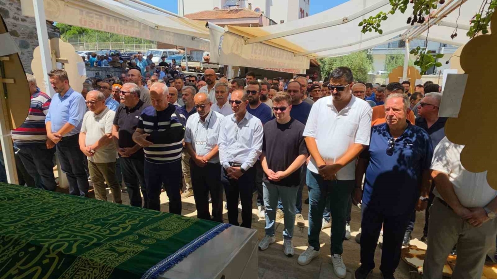 Kuyucak Belediye Başkanı Uğur Doğanca'nın annesi vefat etti