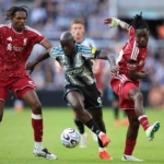 Liverpool, Newcastle ile 2-2 berabere kalarak sezona başladı