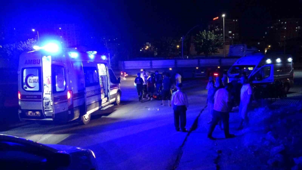 Malatya'da otomobilin çarptığı motosikletten 2 kardeş yaralandı
