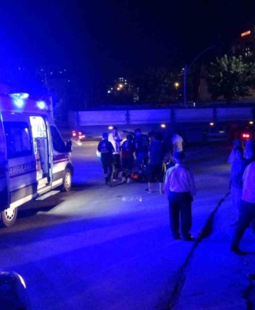 Malatya'da otomobilin çarptığı motosikletten 2 kardeş yaralandı