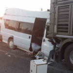 Malatya'da tarım işçilerini taşıyan minibüs tıra çarptı