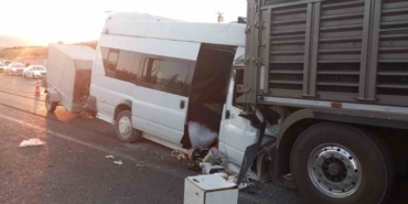 Malatya'da tarım işçilerini taşıyan minibüs tıra çarptı