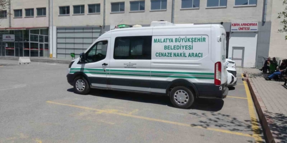 Malatya'da traktör devrildi, sürücü hayatını kaybetti
