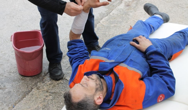 Manavgat'ta motosiklet kazası: İki kişi yaralandı