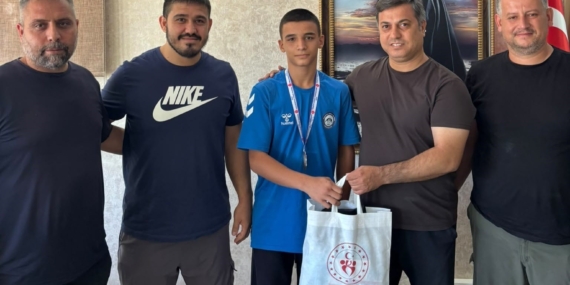 Manisa İl Müdürü Öztürk, Türkiye Şampiyonu Yaman'ı tebrik etti