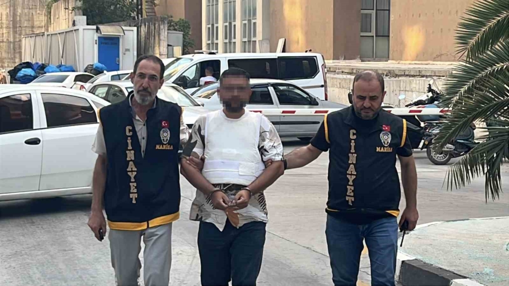 Manisa'da baba ve oğlu öldüren şüpheli İzmir'de yakalandı