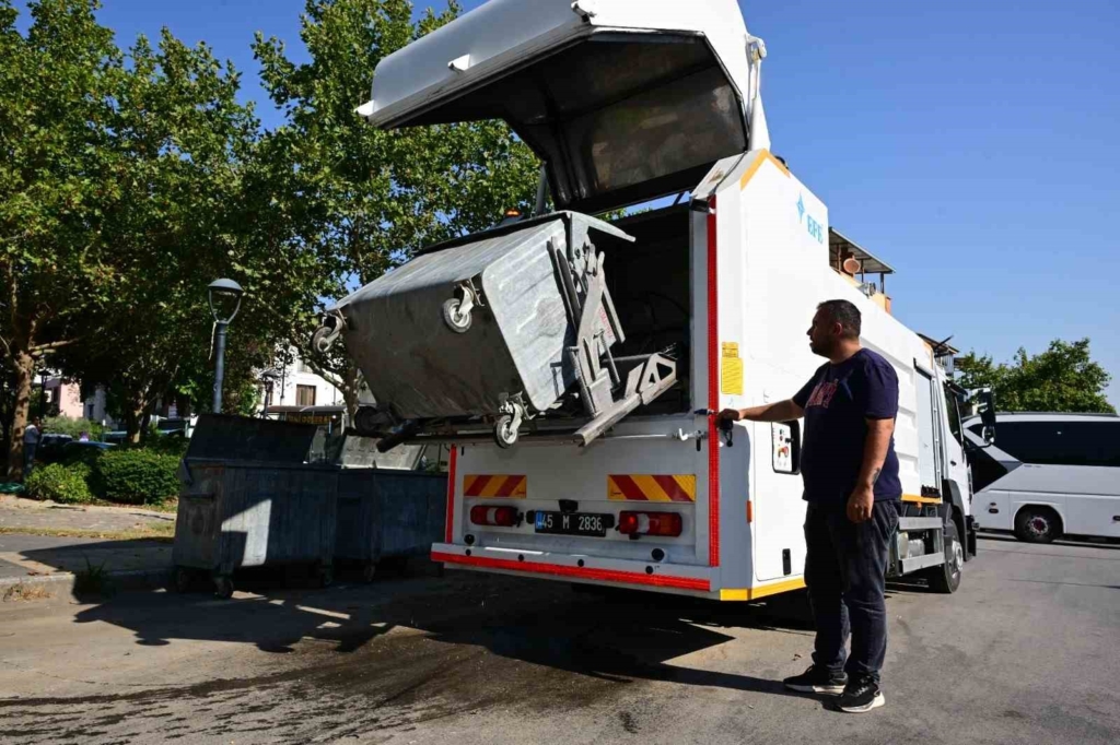 Manisa'da çöp konteynerlerinde temizlik seferberliği başlatıldı