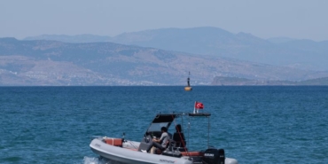 Manş Denizi'nde motoru yanan tekneden 173 göçmen kurtarıldı