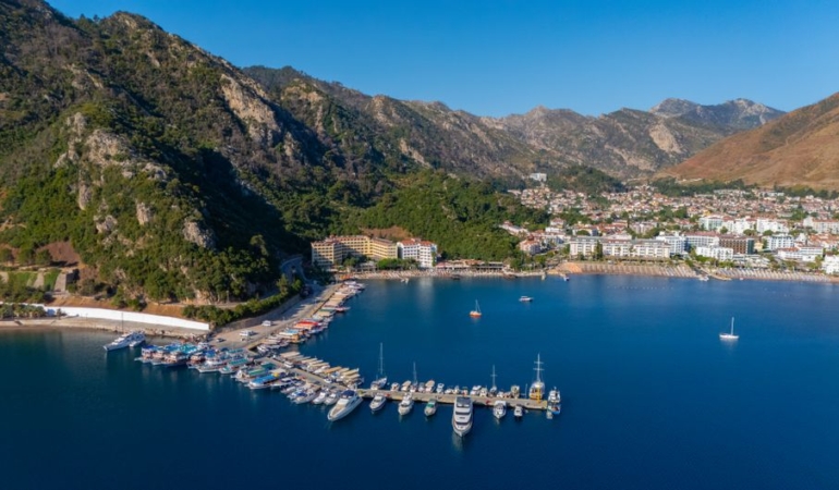 Marmaris Çetibeli Mahallesi'nde içme suyu hatları yenileniyor