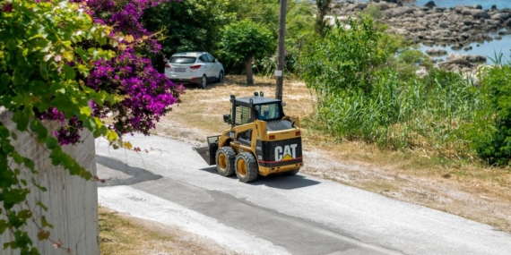 Mersin Akdeniz Belediyesi tarım yollarını soğuk asfaltla yeniliyor
