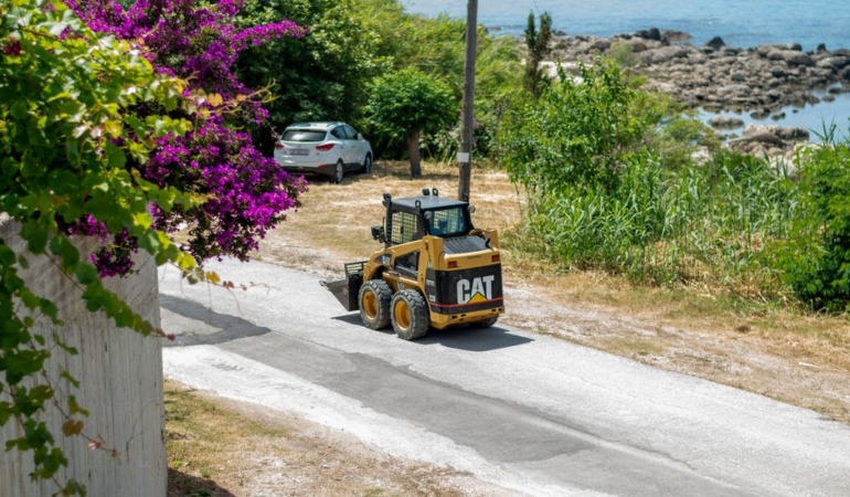 Mersin Akdeniz Belediyesi tarım yollarını soğuk asfaltla yeniliyor