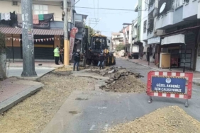 Mersin Akdeniz Belediyesi'nden yol ve kaldırım yenileme çalışmaları