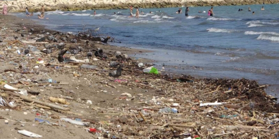 Mersin kıyılarındaki kirlilik turizmi tehdit ediyor