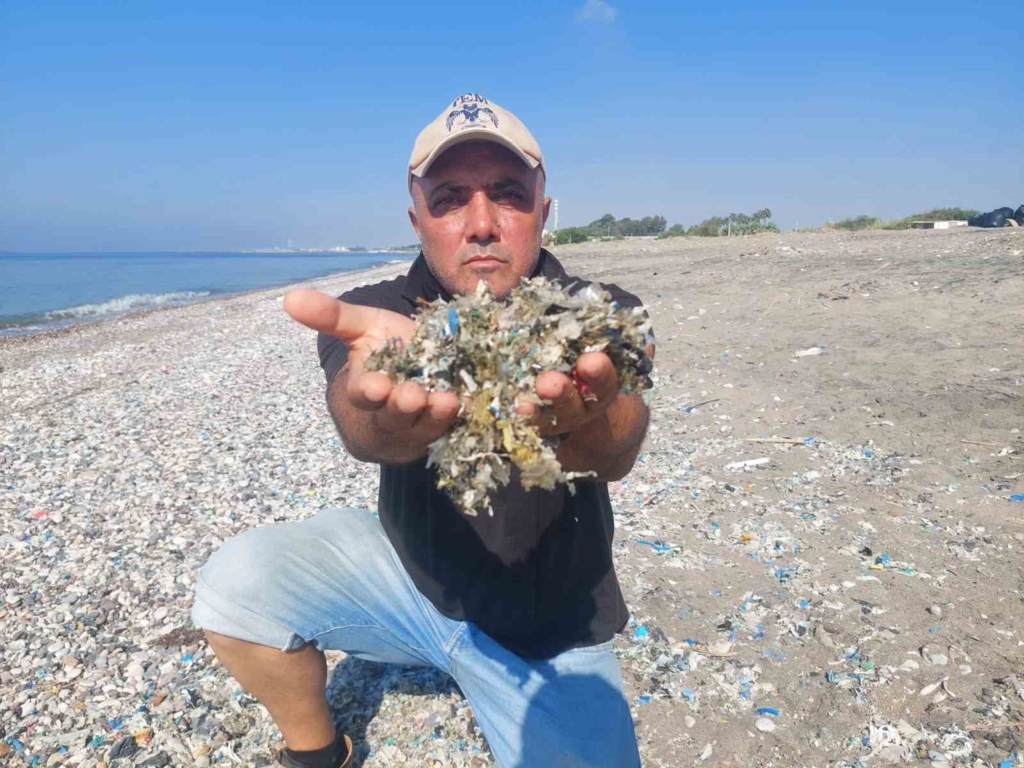 Mersin'de Tarsus-Kazanlı sahilinde plastik kirliliği alarmı